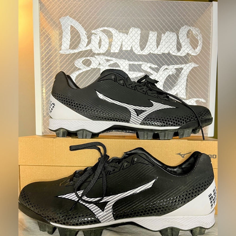 Mizuno Wave LightRevo! Brand New! Men size 9.5.